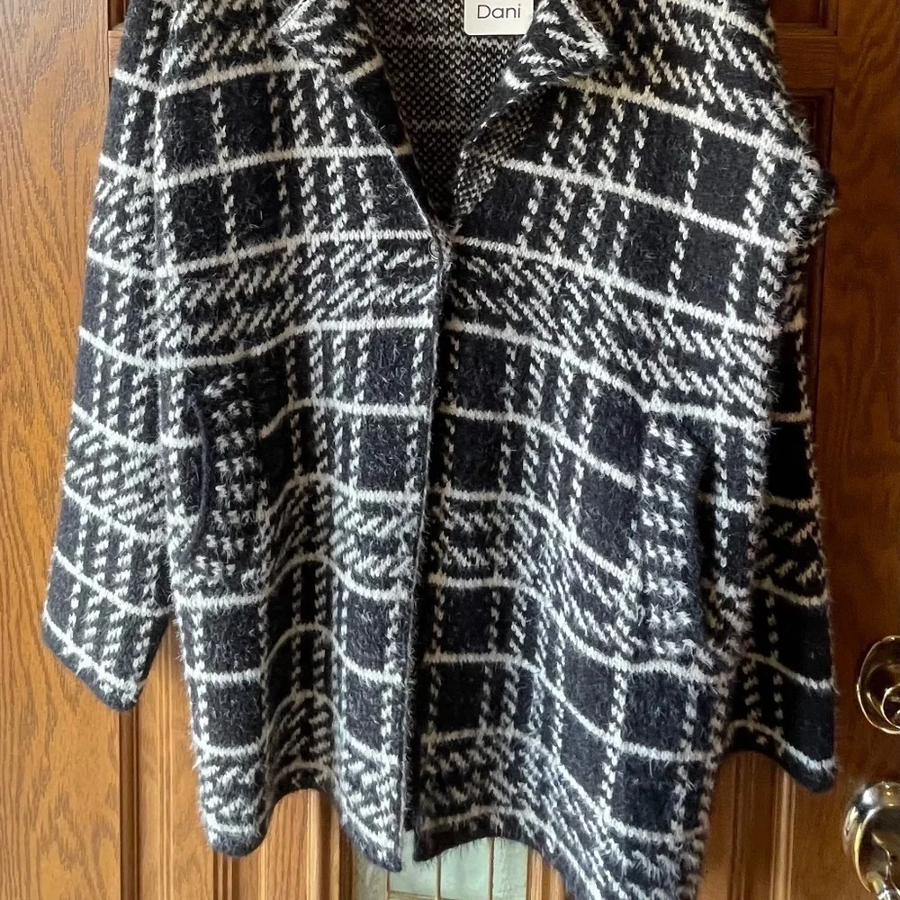 DAVI & DANI Plaid Sweater Knit Coat - Black/White - Large - NWT - Picture 4 of 7